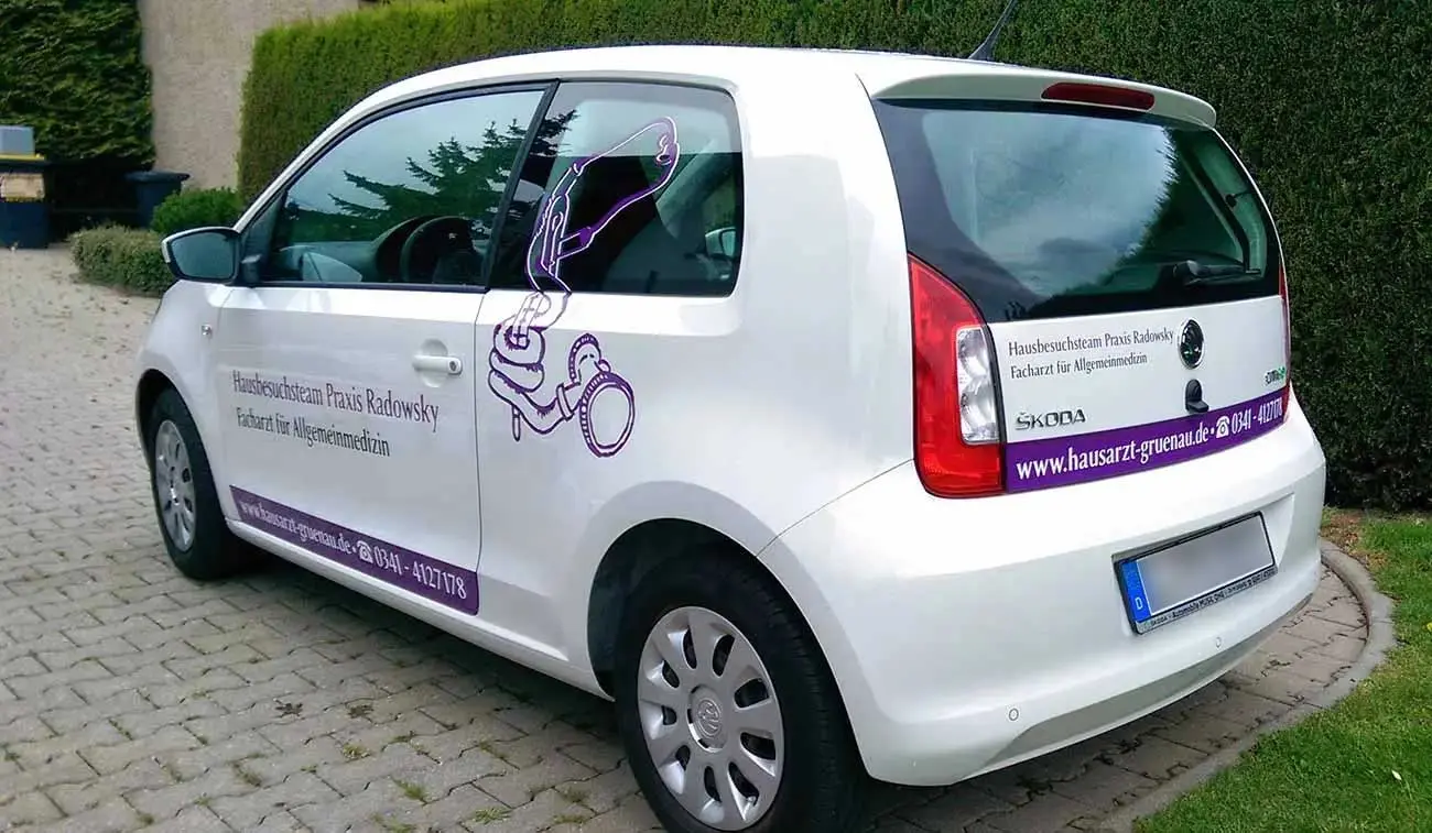 konturgeschnittene Autoaufkleber als Pkw Beschriftung Skoda Citigo Folienbeschriftung Skoda Citigo für Arztpraxis