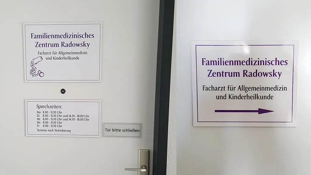 Arztschilder und Wegweiser im Innenbereich Arztschild