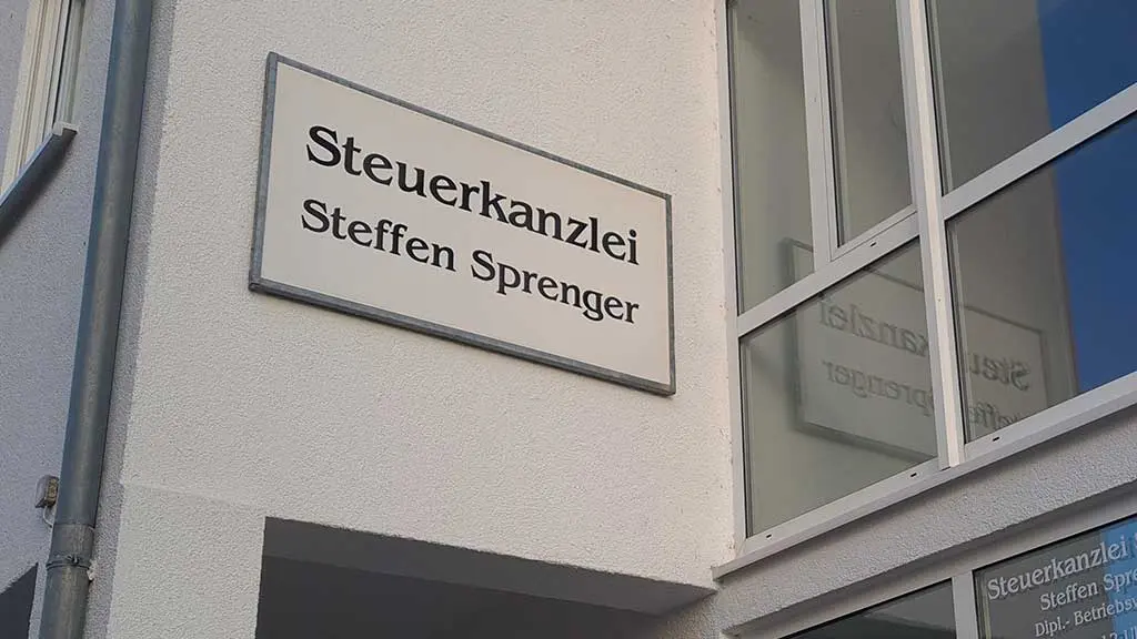 Firmenschild an Hauswand Steuerberater Firmenschild
